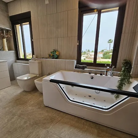 Luxury - Pool, Hot Tub, Aircon, Tvs, Cinema, Office, Gbit Internet, Sports Equipment Кальпе