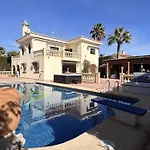 Luxury - Pool, Hot Tub, Aircon, Tvs, Cinema, Office, Gbit Internet, Sports Equipment