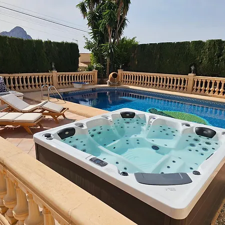 Luxury - Pool, Hot Tub, Aircon, Tvs, Cinema, Office, Gbit Internet, Sports Equipment 칼페