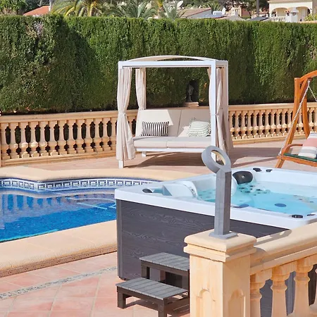 Luxury - Pool, Hot Tub, Aircon, Tvs, Cinema, Office, Gbit Internet, Sports Equipment Villa *