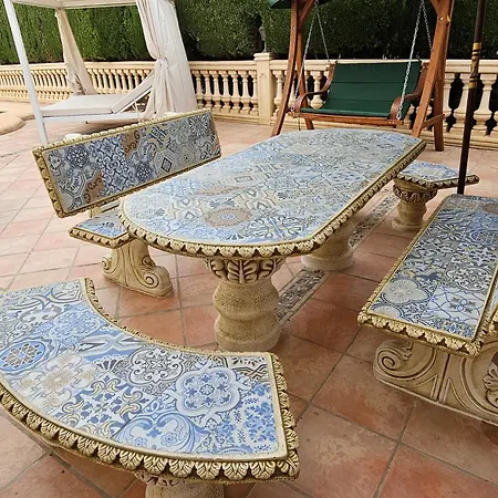 Luxury - Pool, Hot Tub, Aircon, Tvs, Cinema, Office, Gbit Internet, Sports Equipment *