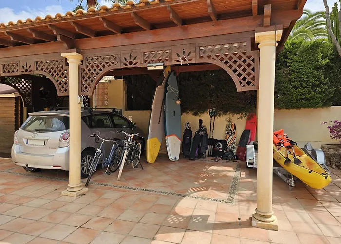 Villa Luxury - Pool, Hot Tub, Aircon, Tvs, Cinema, Office, Gbit Internet, Sports Equipment