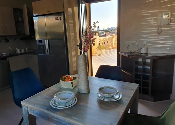 Luxury - Pool, Hot Tub, Aircon, Tvs, Cinema, Office, Gbit Internet, Sports Equipment