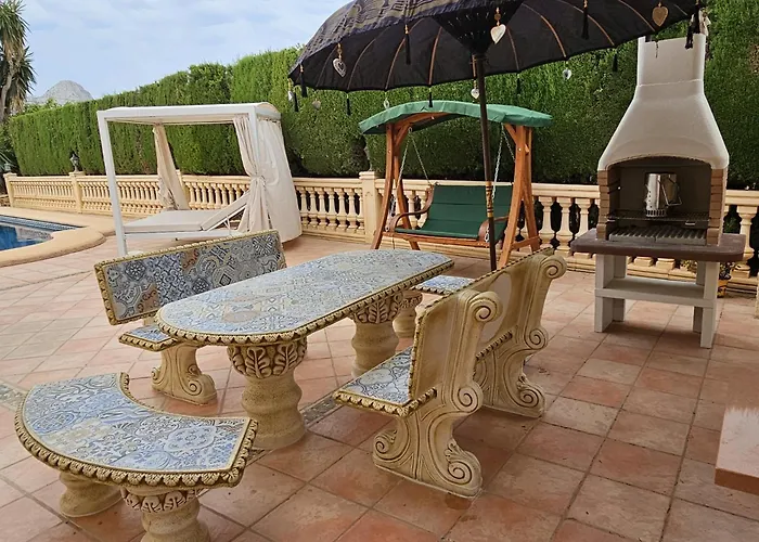 Villa Luxury - Pool, Hot Tub, Aircon, Tvs, Cinema, Office, Gbit Internet, Sports Equipment