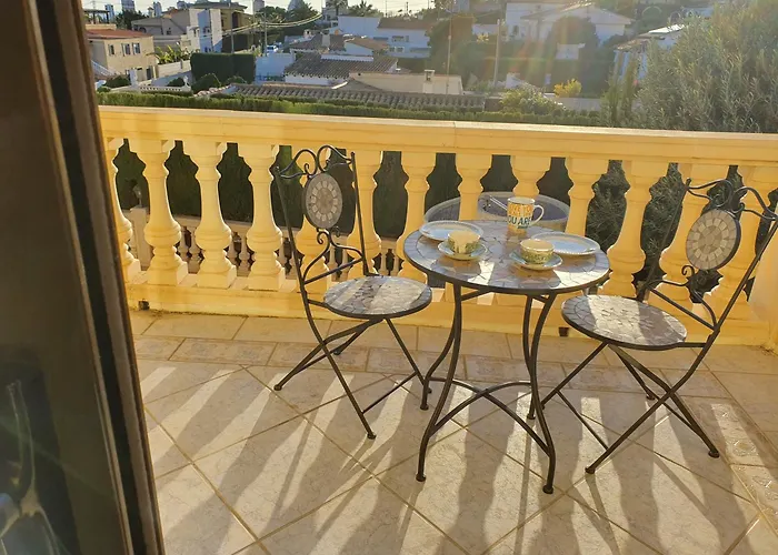 Villa Luxury - Pool, Hot Tub, Aircon, Tvs, Cinema, Office, Gbit Internet, Sports Equipment *