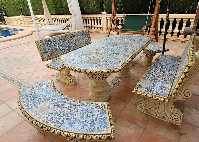 Luxury - Pool, Hot Tub, Aircon, Tvs, Cinema, Office, Gbit Internet, Sports Equipment *