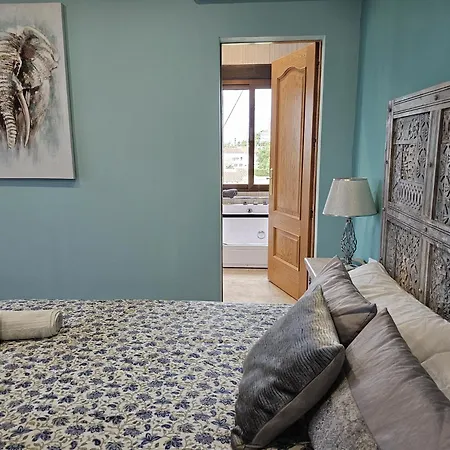 Luxury - Pool, Hot Tub, Aircon, Tvs, Cinema, Office, Gbit Internet, Sports Equipment קלפה
