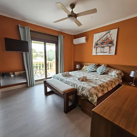 Luxury - Pool, Hot Tub, Aircon, Tvs, Cinema, Office, Gbit Internet, Sports Equipment וילה
